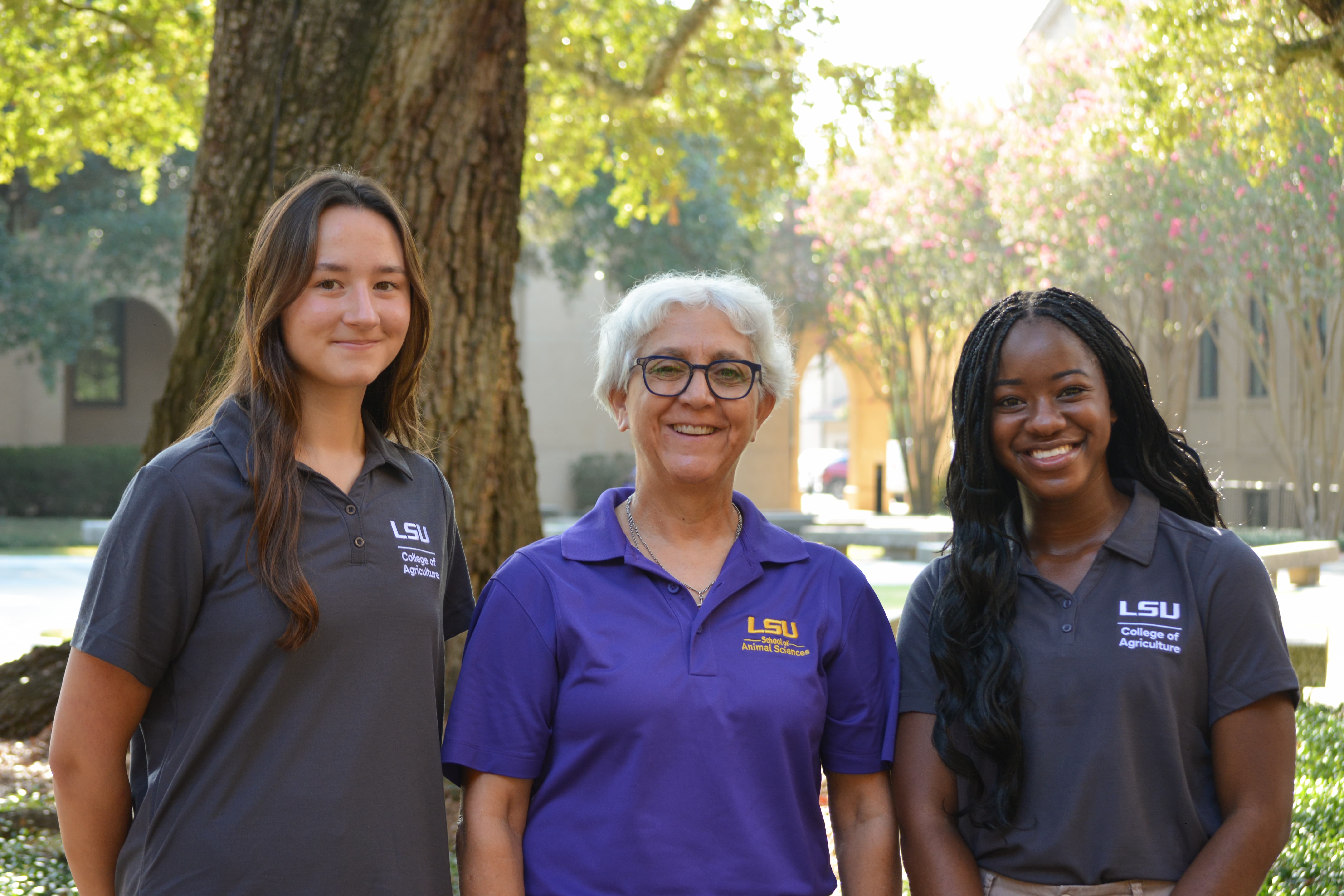Cathleen Williams stands peer mentors Maya Mitchell and Erika Kusiak