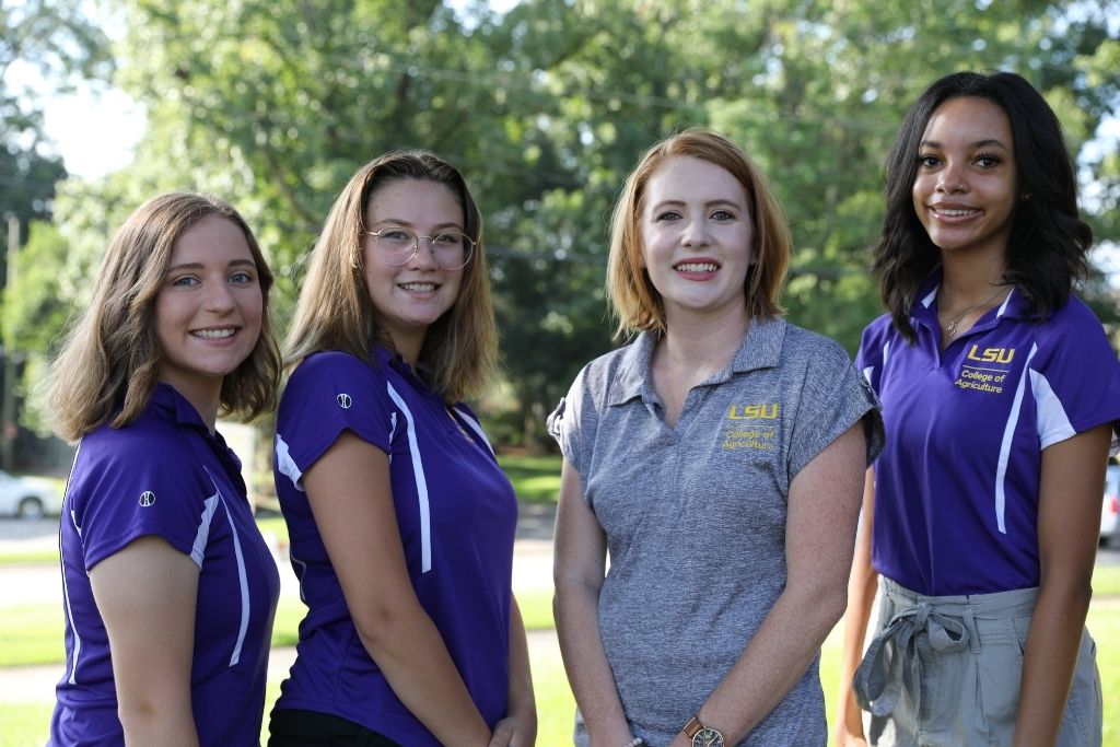 Photo of Dr. Amanda Martin and group of peer mentors