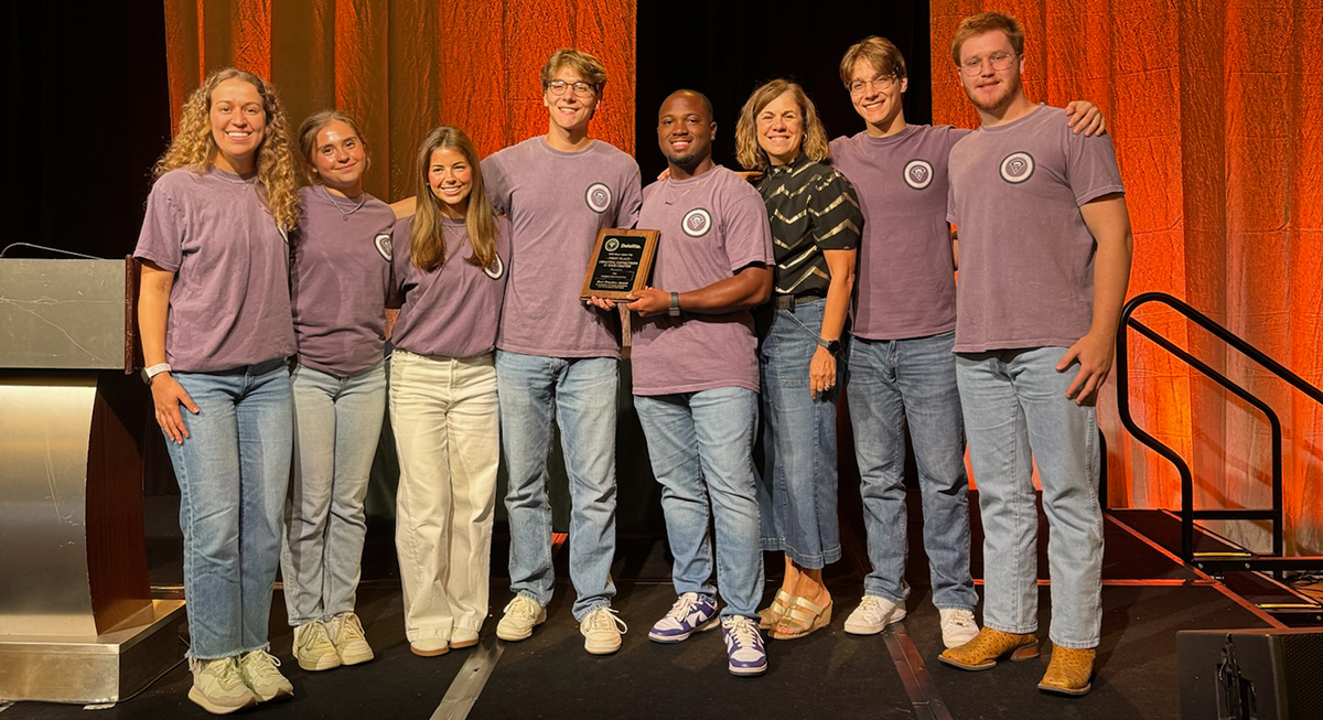  A large group of Beta Alpha Psi members are gathered for a meeting in a BEC classroom. The photo is taken from the back of the classroom. 